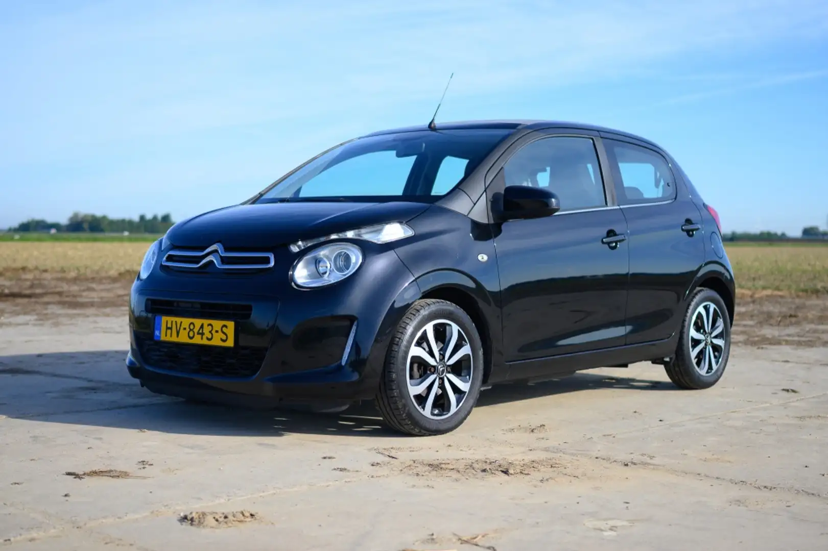 Citroen C1 1.0 e-VTi AirS Shine Zwart - 1