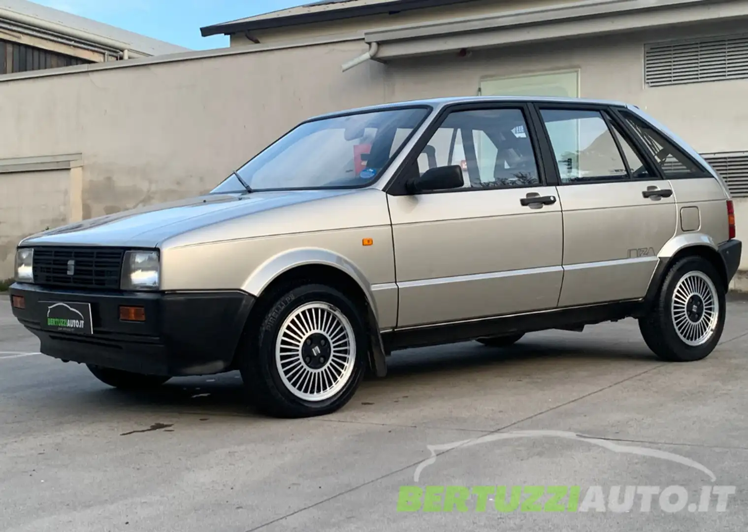 SEAT Ibiza 5p 0.9 Junior Iscrivibile ASI Silber - 2