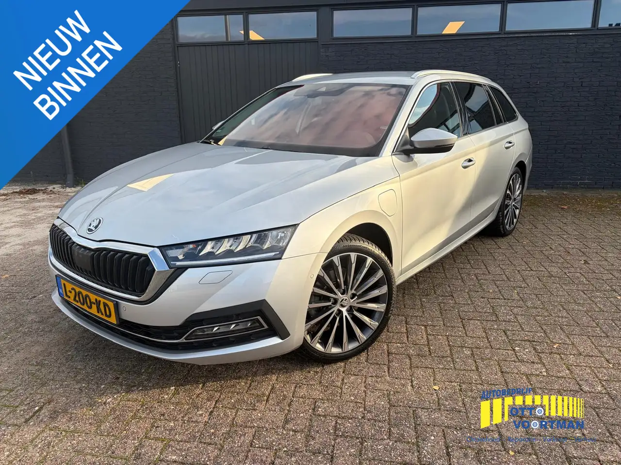 Skoda Octavia Combi 1.4 TSI iV PHEV Business Edition Plus| Trekh — photo 1 of 12