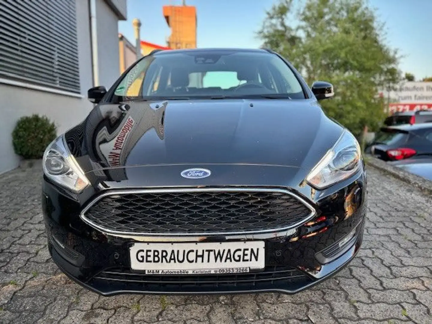 Ford Focus Turnier 1.5 Business*Navi+Xen+AHK+Alu+Eu 6 Negro - 2