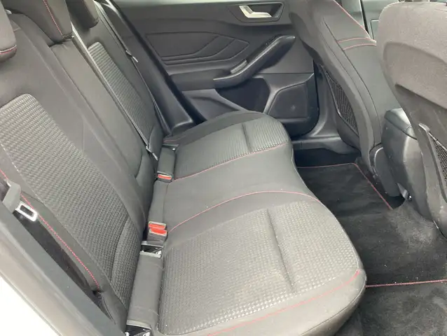 Ford Focus view 12