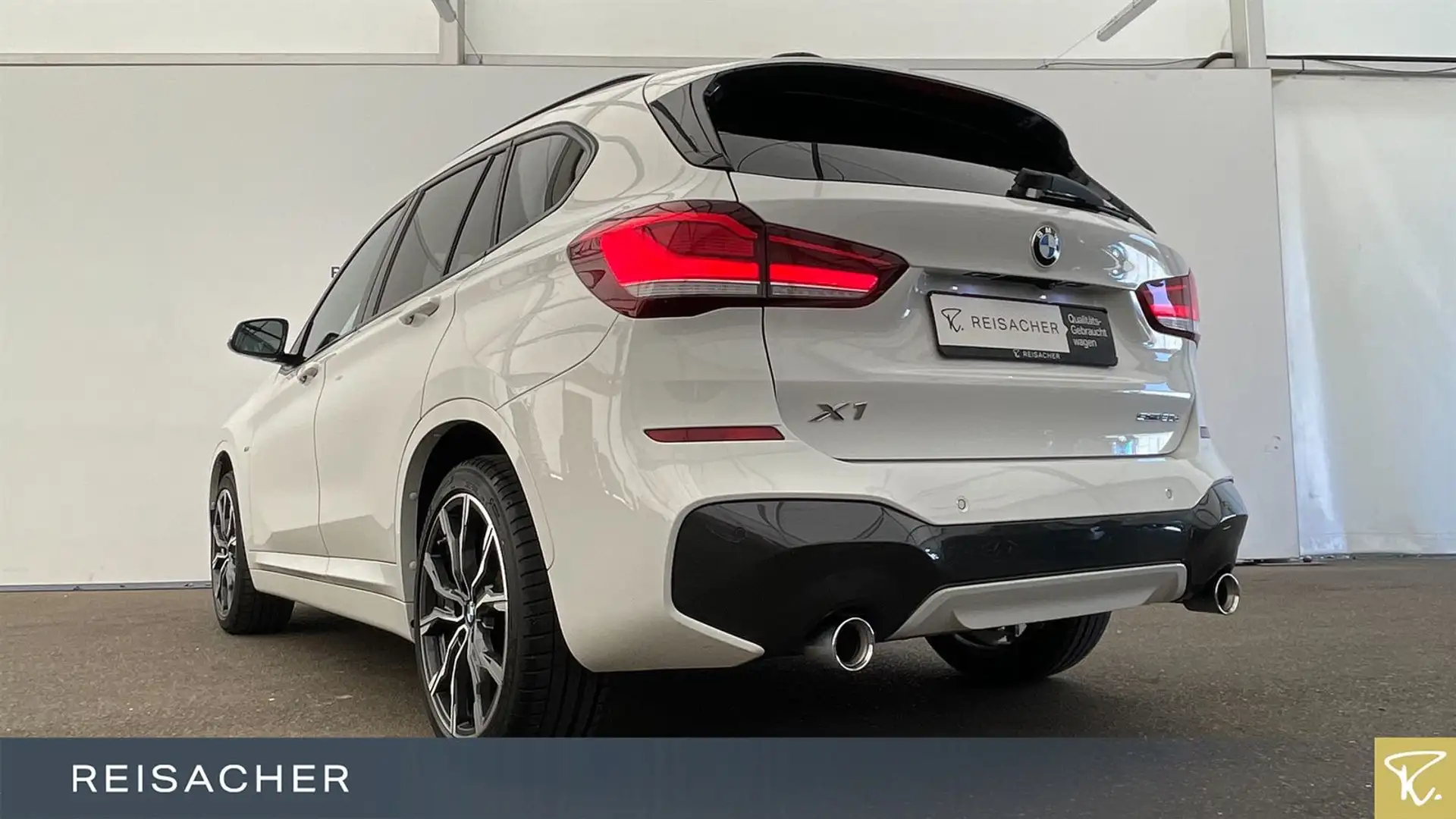 BMW X1 sDrive20d A M-Sport AHK Navi LED RFK 19"LM Weiß - 2