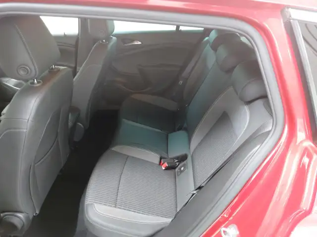 Opel Astra view 11