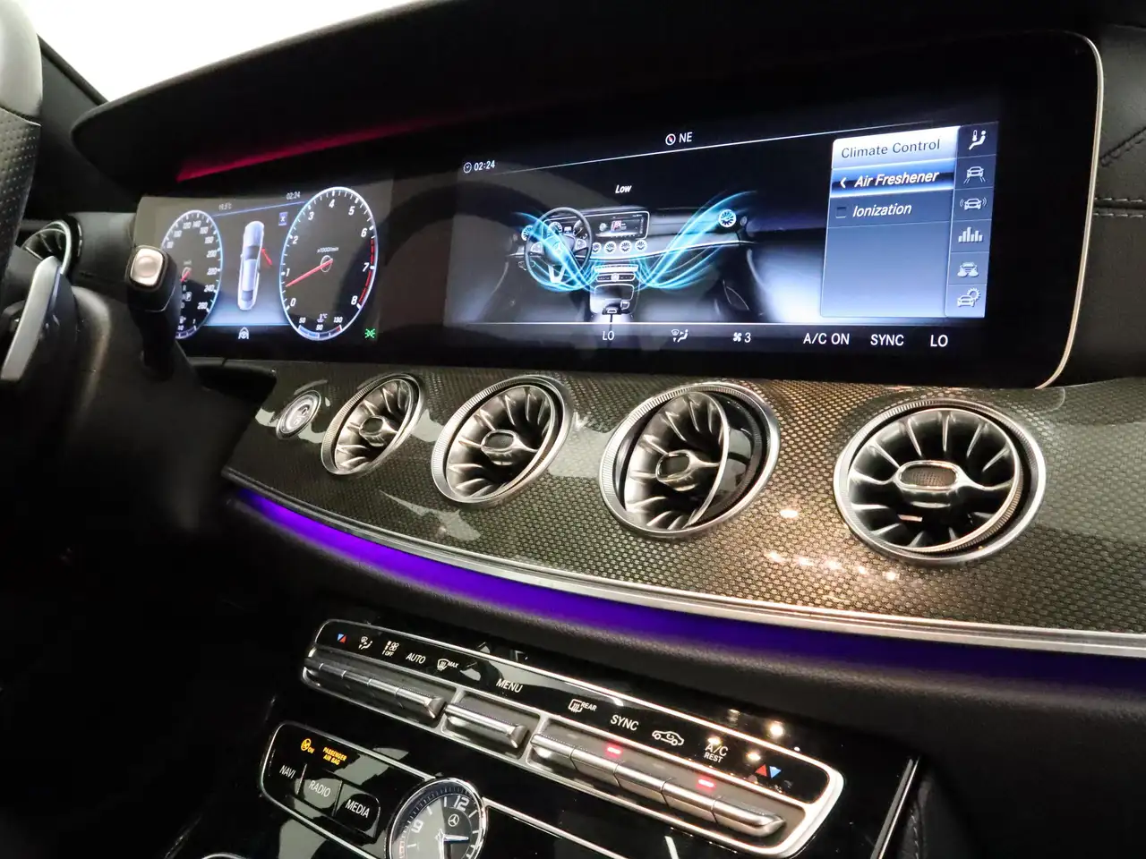 Mercedes-Benz E-Class photo Mercedes-Benz E-Class