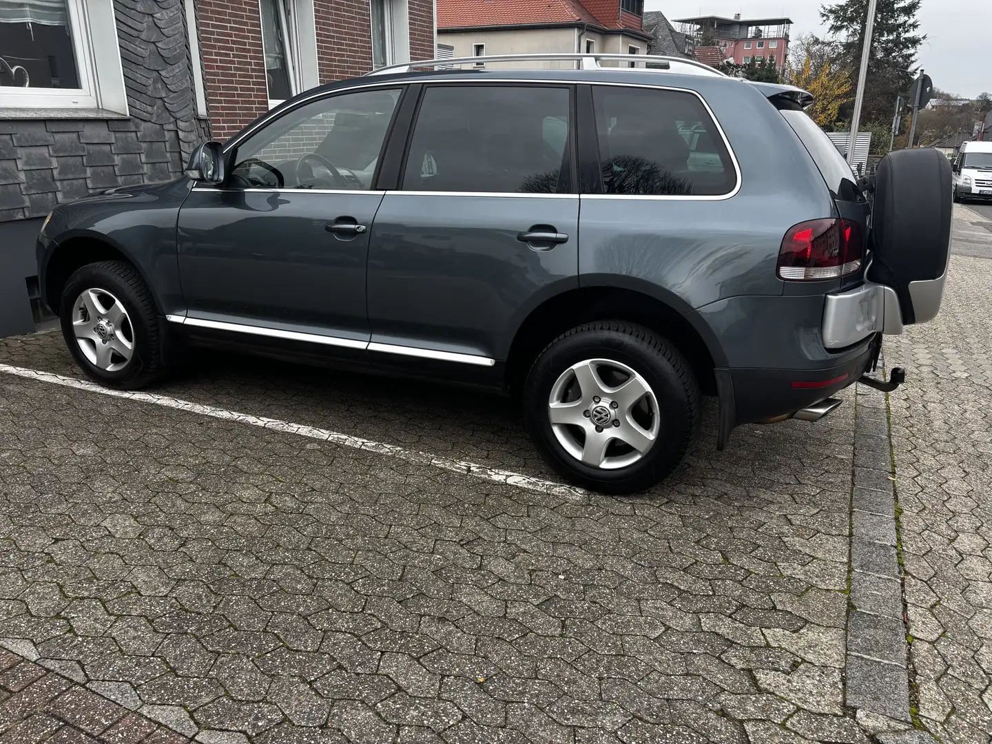 Volkswagen Touareg 3.0 V6 TDI Aut. 2.Hd Scheckh Tüv Neu AHK SHZ Voll Grau - 1