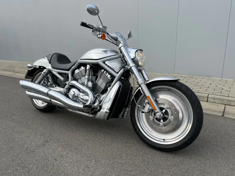 Harley-Davidson V-Rod - foto 2