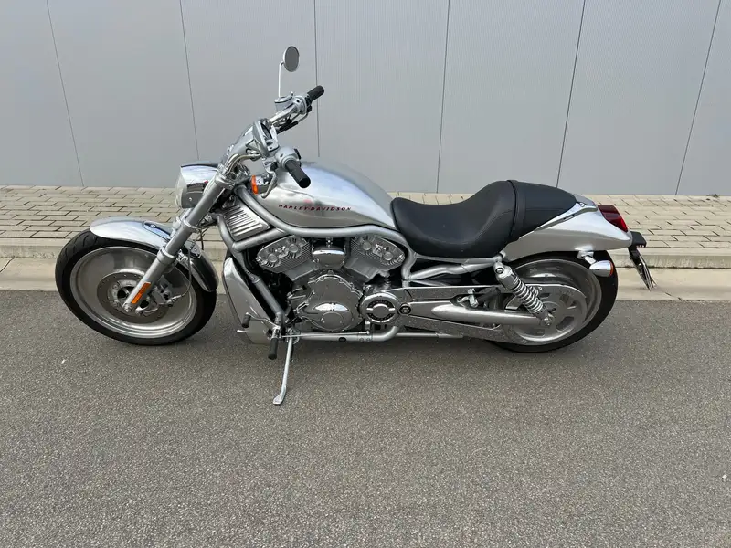 Harley-Davidson V-Rod - foto 4