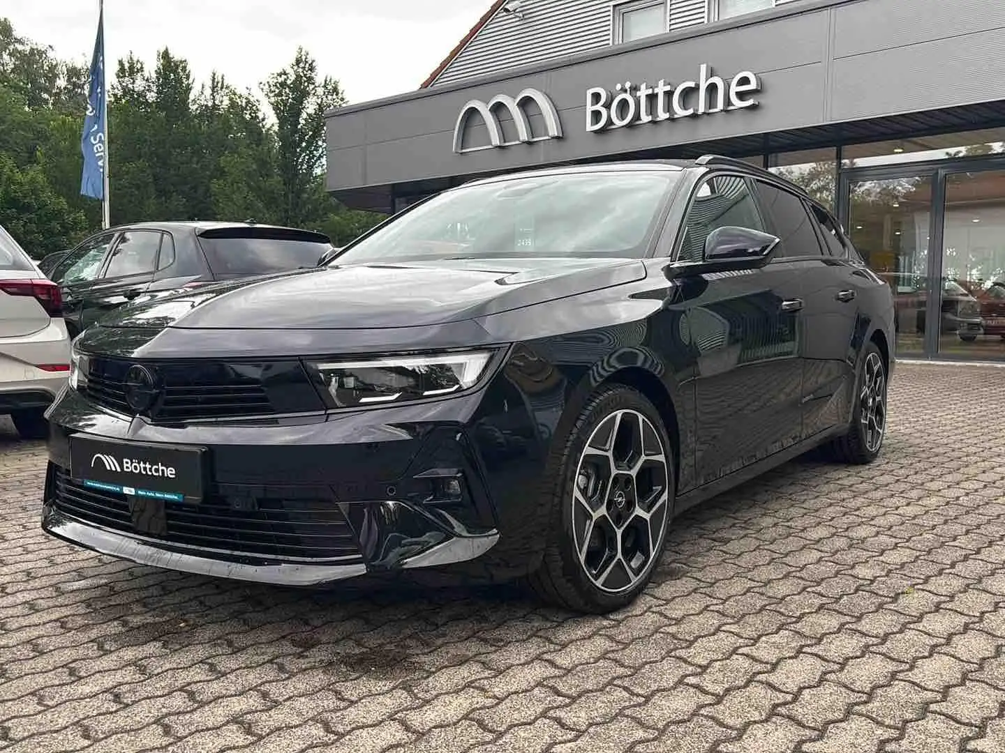 Opel Astra ST 1.2 Ultimate Paket Negro - 2