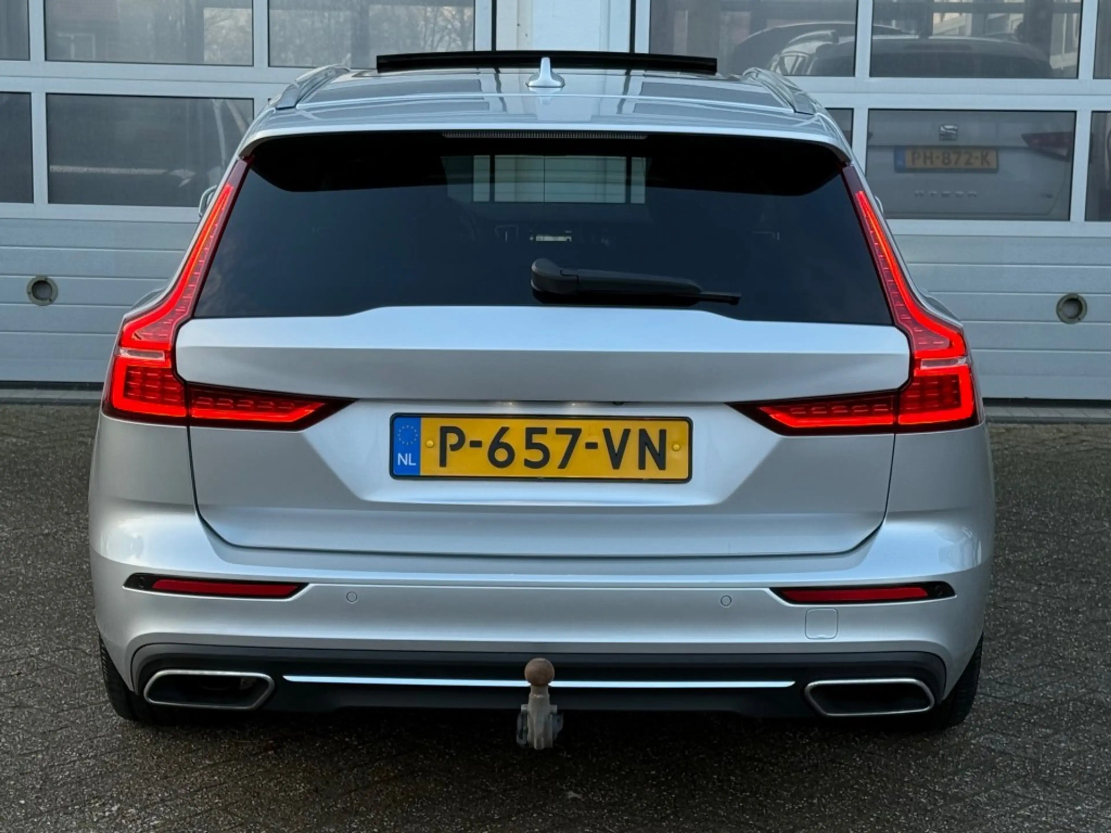 Volvo V60 2.0 T8 Twin Engine Inscription Pano Camera Trekhaa — photo 4