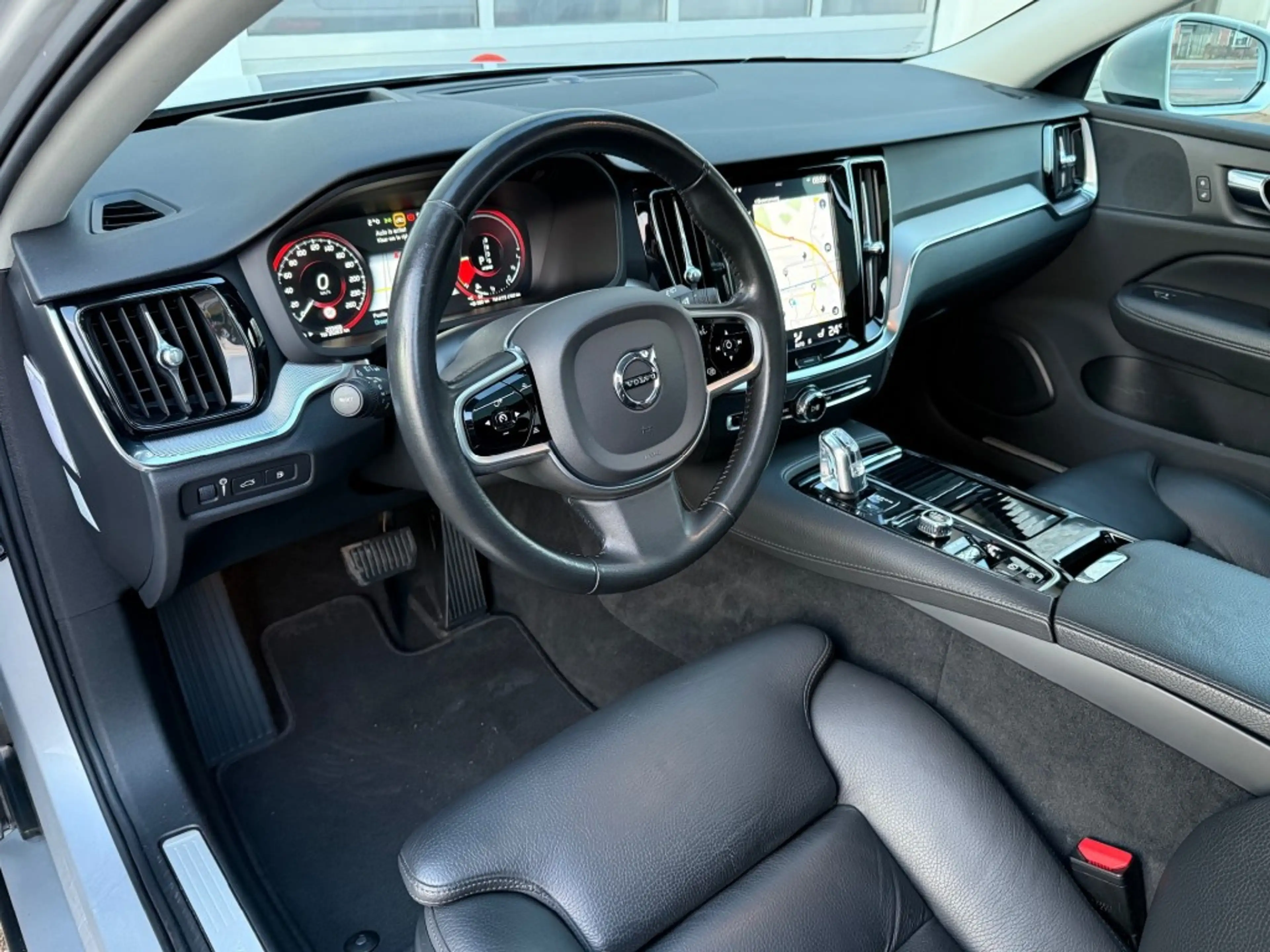Volvo V60 2.0 T8 Twin Engine Inscription Pano Camera Trekhaa — photo 8