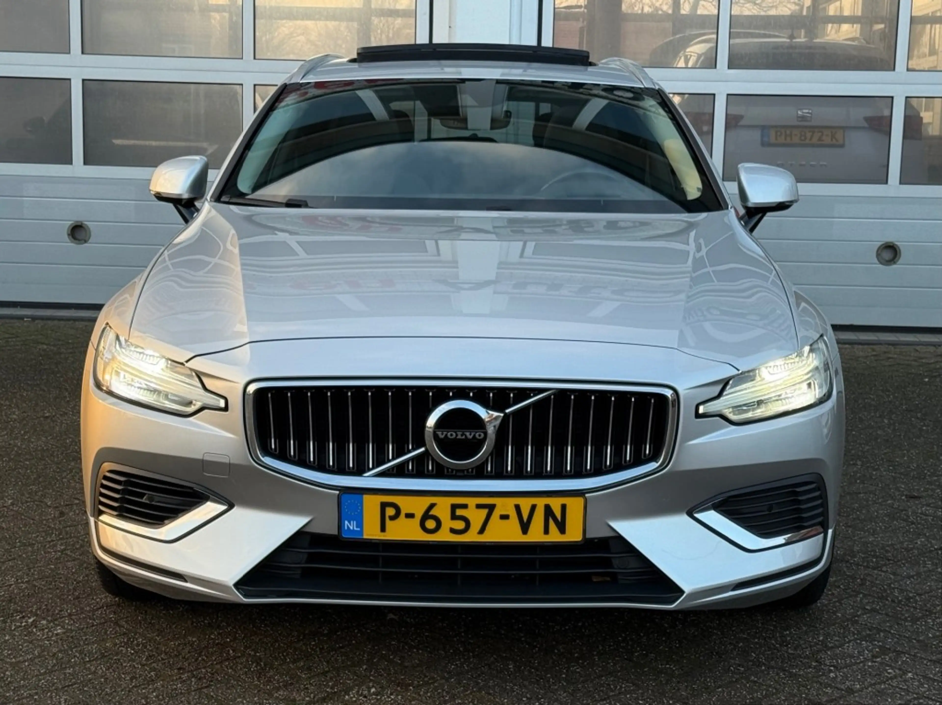 Volvo V60 2.0 T8 Twin Engine Inscription Pano Camera Trekhaa — photo 7