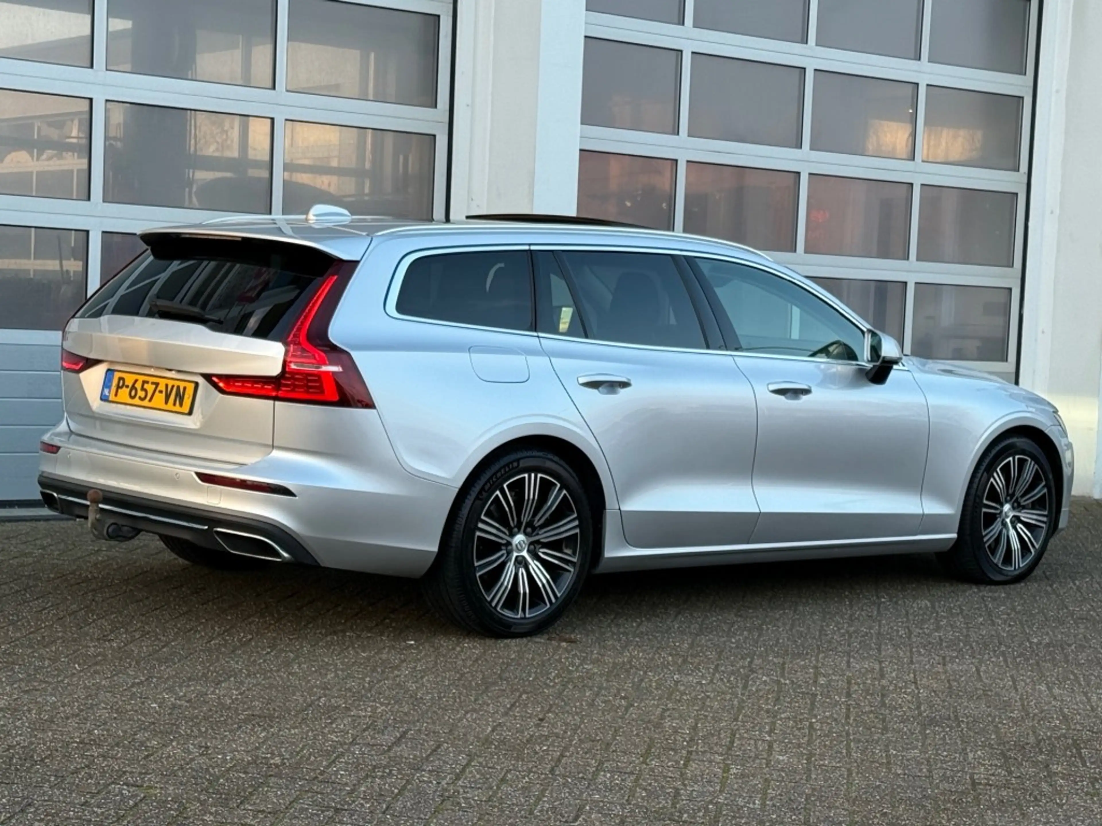 Volvo V60 2.0 T8 Twin Engine Inscription Pano Camera Trekhaa — photo 5