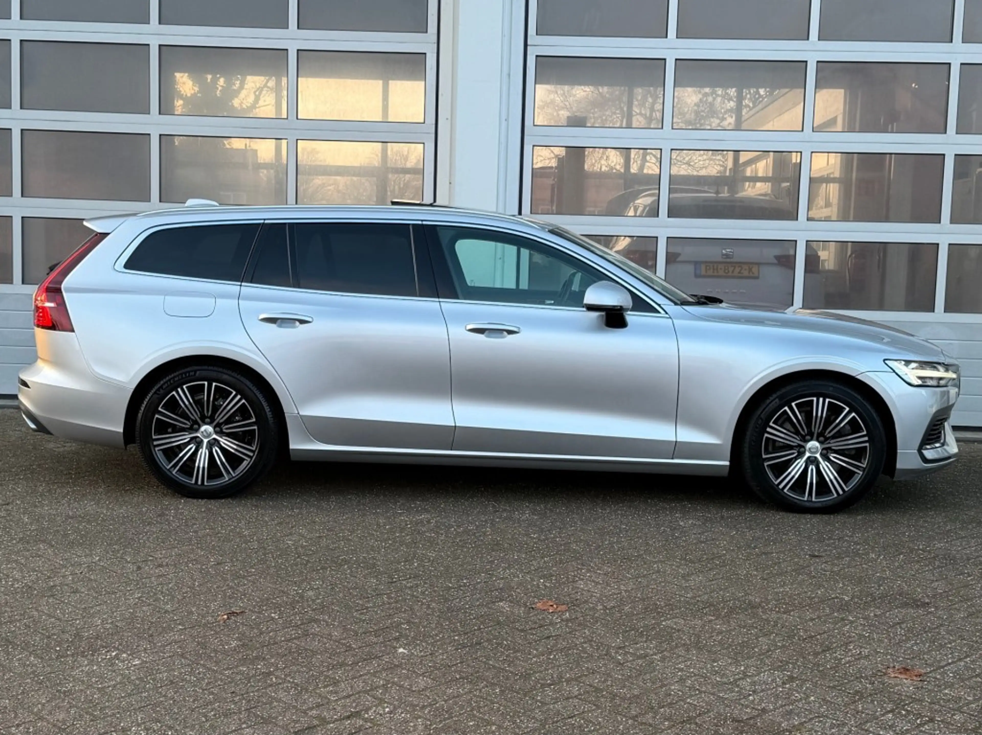 Volvo V60 2.0 T8 Twin Engine Inscription Pano Camera Trekhaa — photo 6