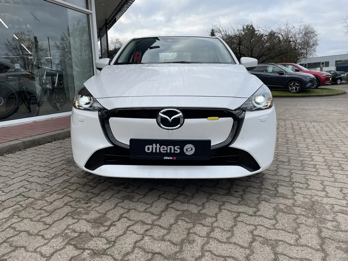 Mazda 2 1.5L SKYACTIV-G 90ps 6AT FWD CENTER-LINE CONV Weiß - 2