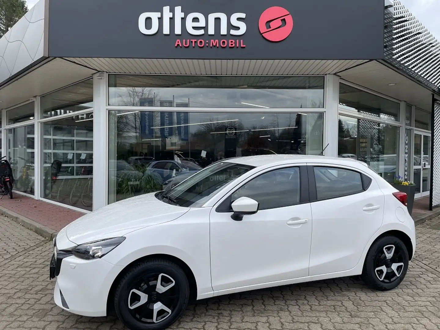 Mazda 2 1.5L SKYACTIV-G 90ps 6AT FWD CENTER-LINE CONV Weiß - 1
