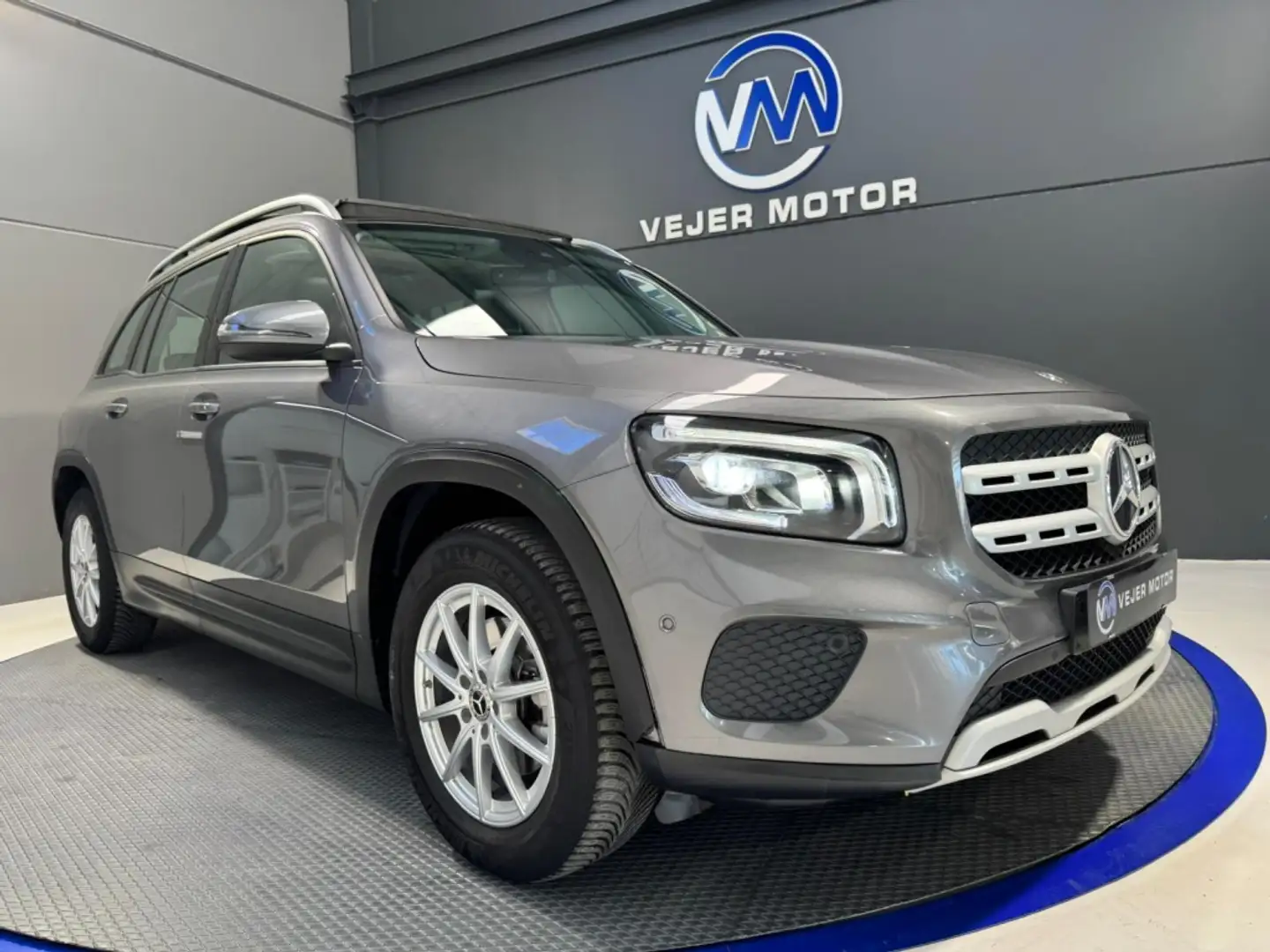 Mercedes-Benz GLB 200 Todoterreno Automático de 5 Puertas Gris - 1