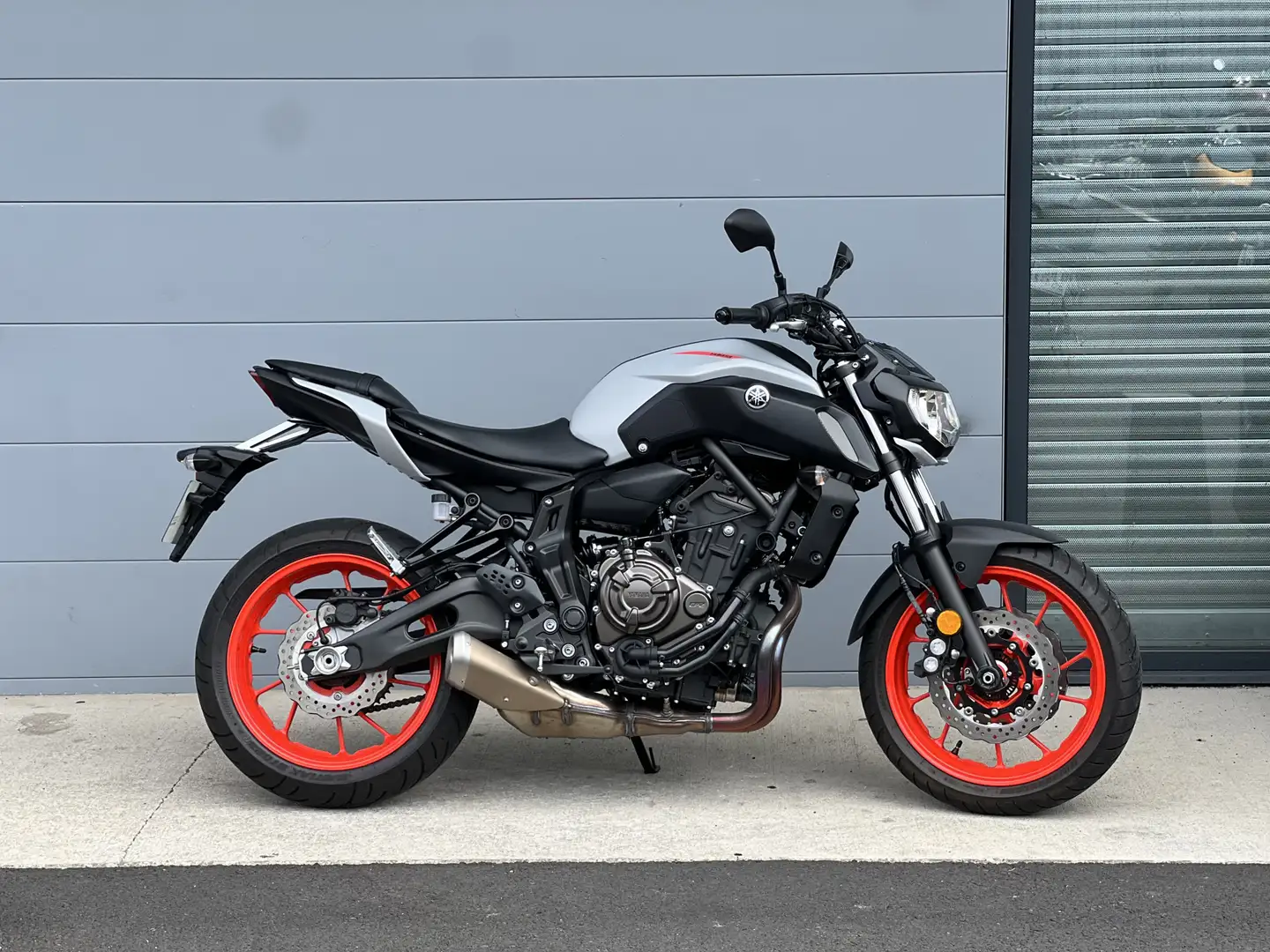 Yamaha MT-07 Gris - 1