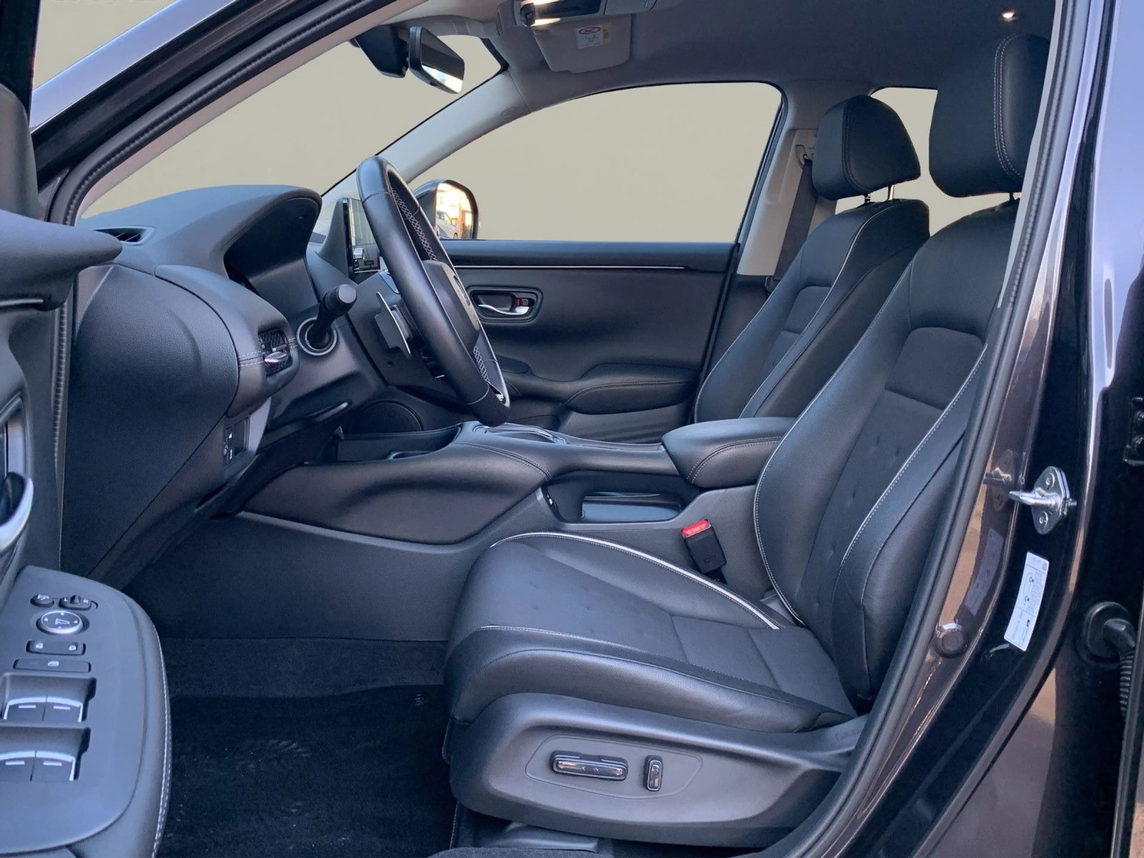 Honda ZR-V e:HEV Sport Alu-19-Zoll + Winterräder — photo 13