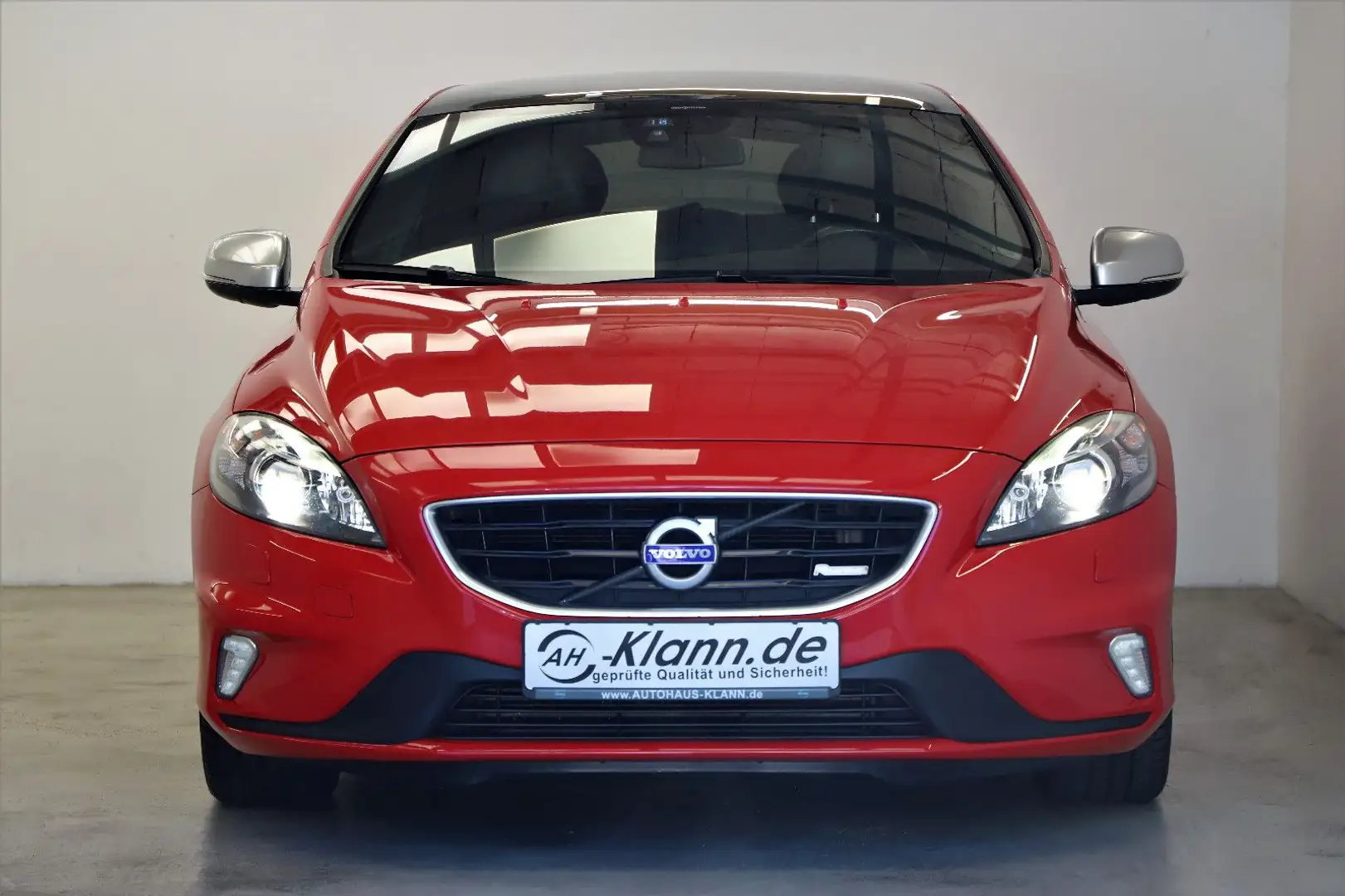 Volvo V40 2.0 177PS Kinetic R-Design Pano Navi SHZ PDC Roşu - 2