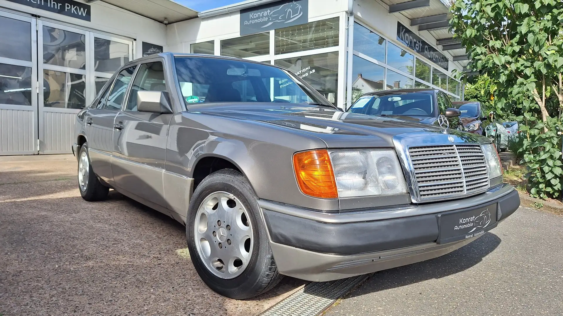 Mercedes-Benz E 220 Grau - 1