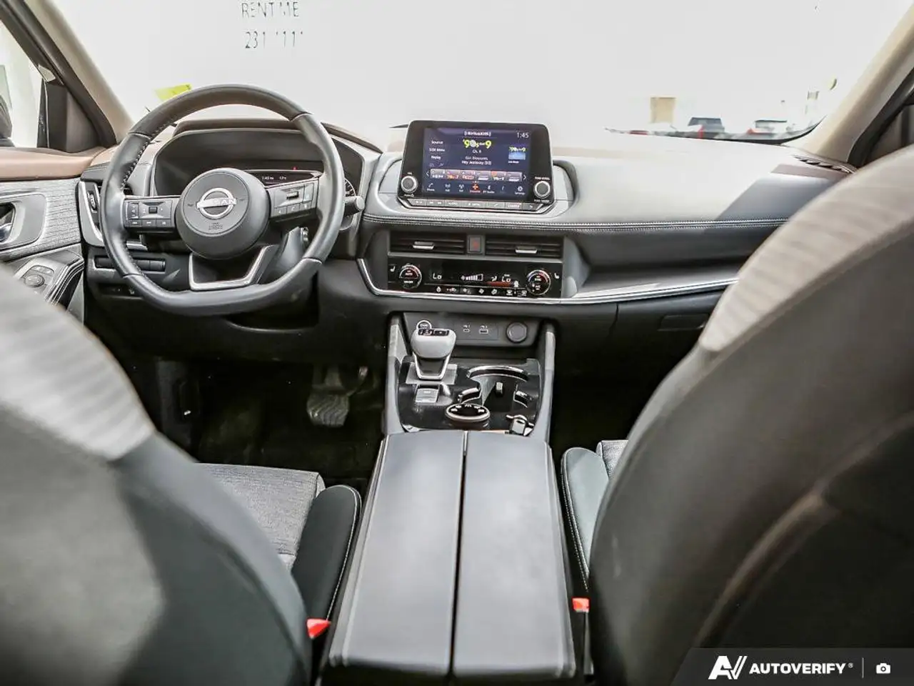 Nissan Rogue снимка Nissan Rogue