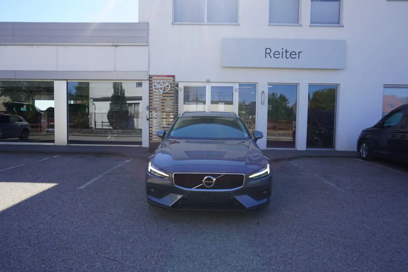 Volvo V60 D3 Aut. *LED*KAMERA*LEDER*AHK* Grau - 1