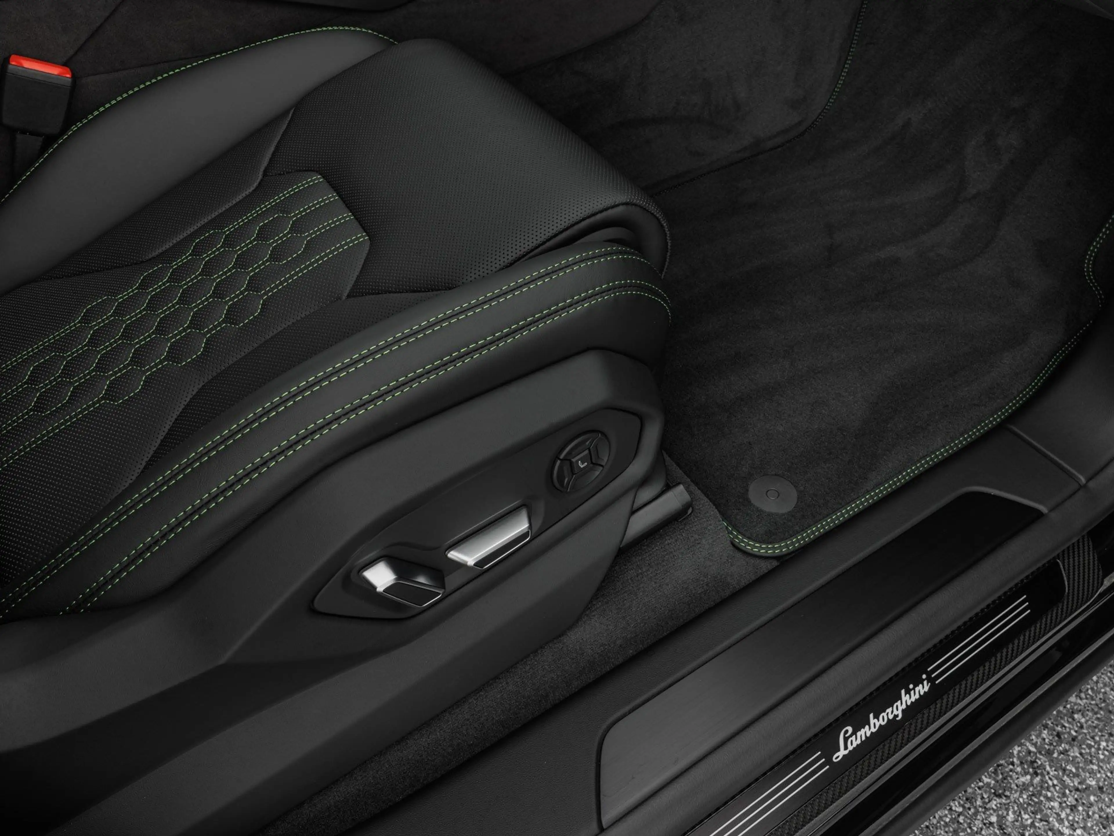 Lamborghini Urus SE — photo 14