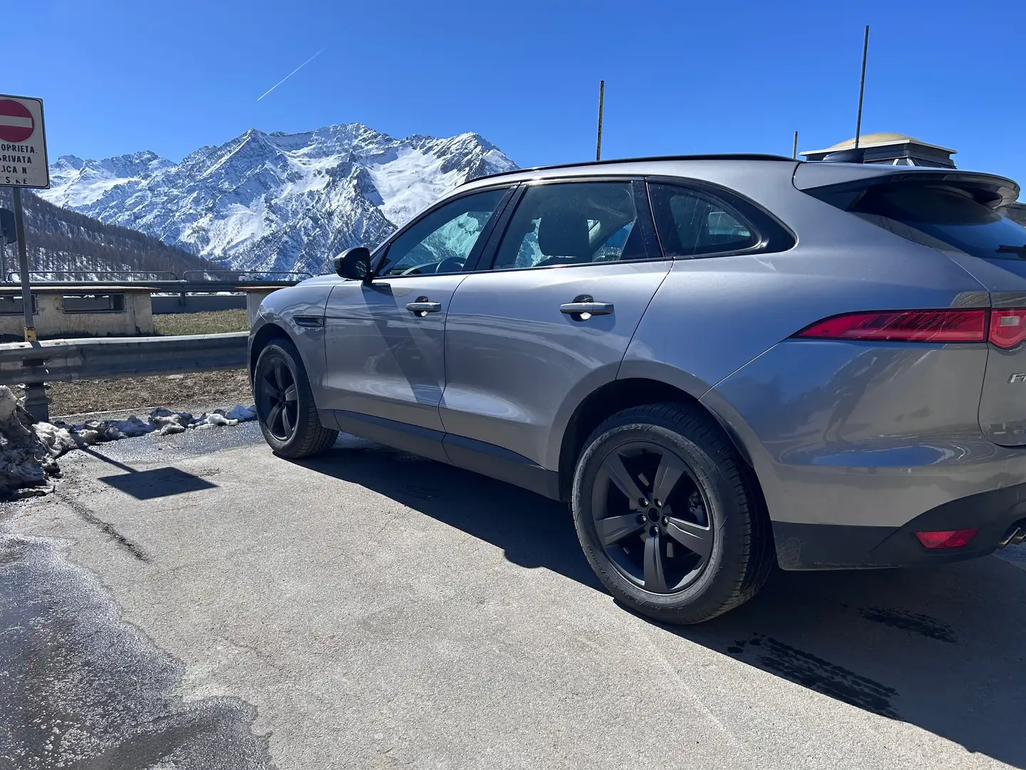 Jaguar F-Pace F-Pace 2.0d i4 Pure 180cv auto my20 Gris - 2