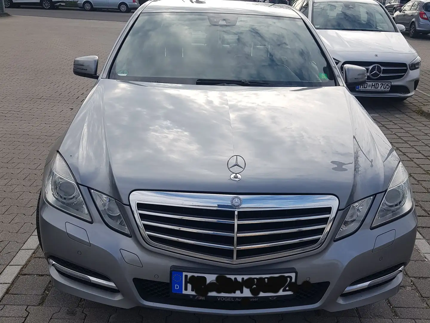 Mercedes-Benz E 250 E 250 CDI DPF BlueEFFICIENCY Grau - 1