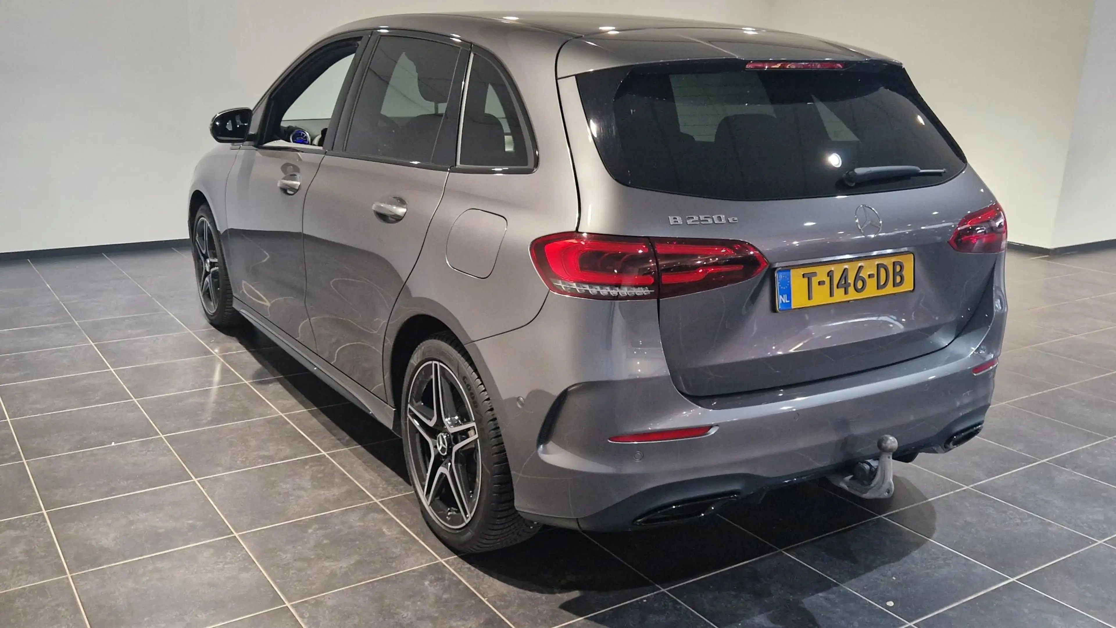 Mercedes-Benz B 250 e AMG Line Navigatie | Electrische stoelen met geh — photo 35