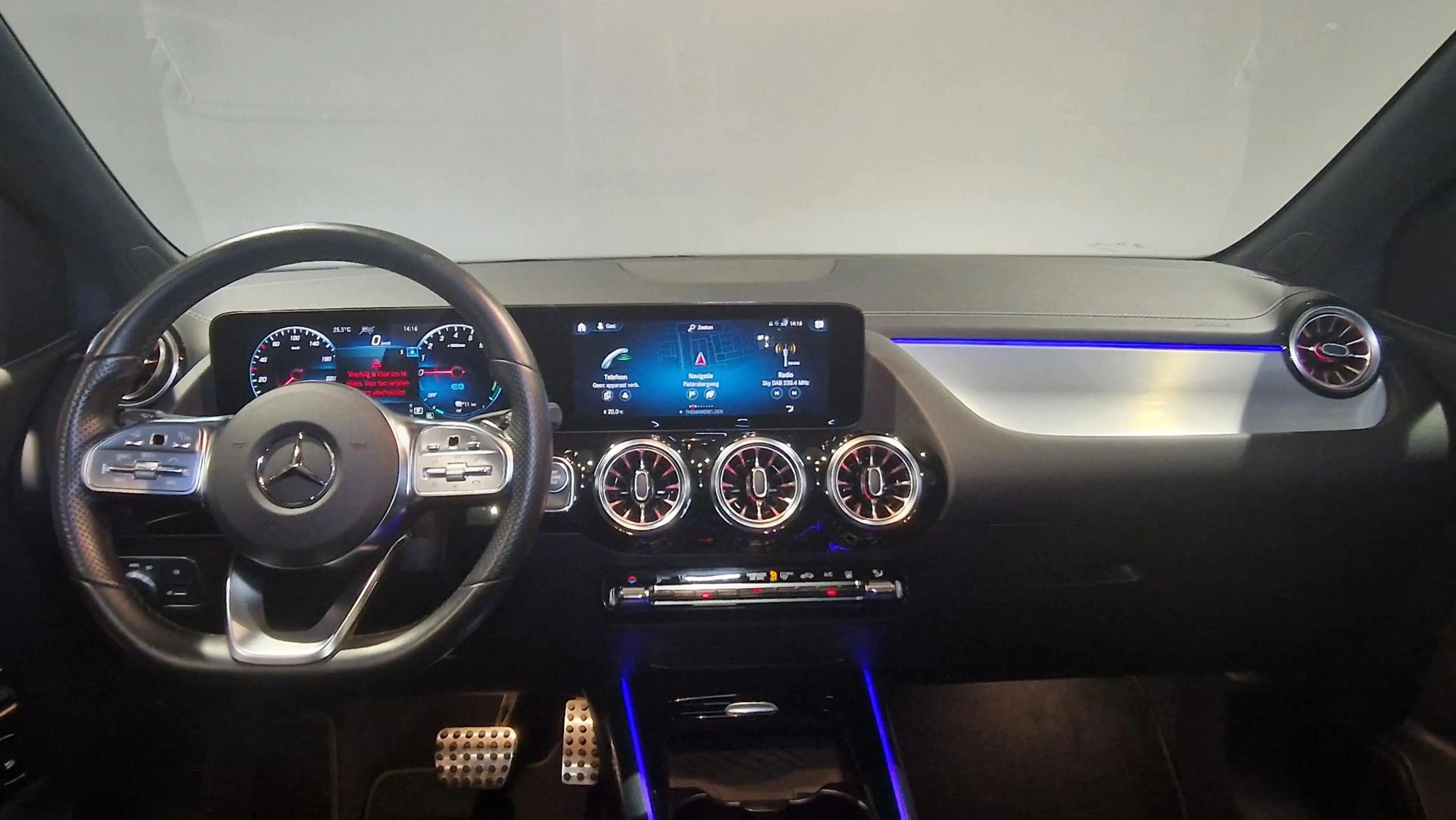 Mercedes-Benz B 250 e AMG Line Navigatie | Electrische stoelen met geh — photo 22
