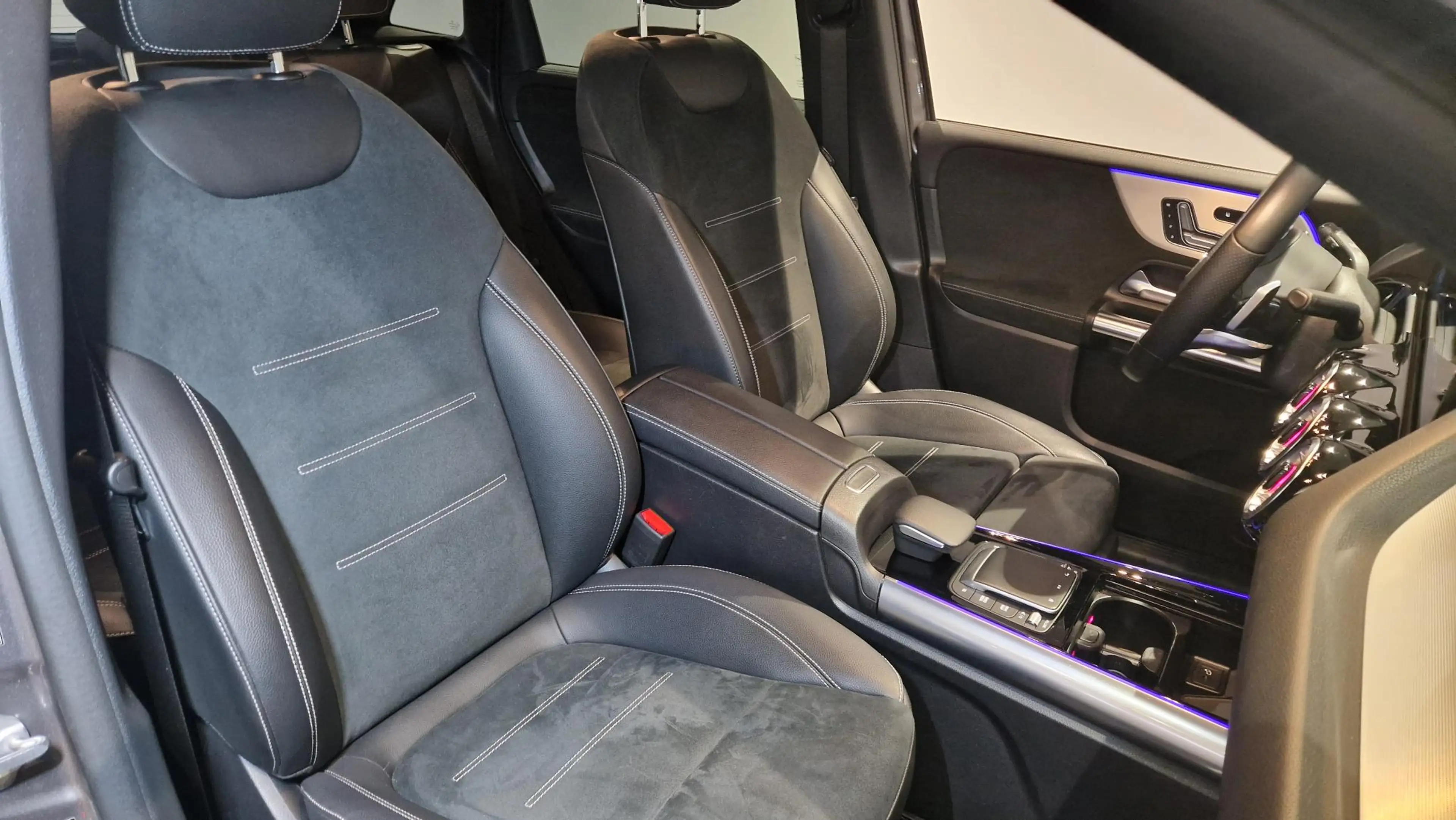 Mercedes-Benz B 250 e AMG Line Navigatie | Electrische stoelen met geh — photo 18