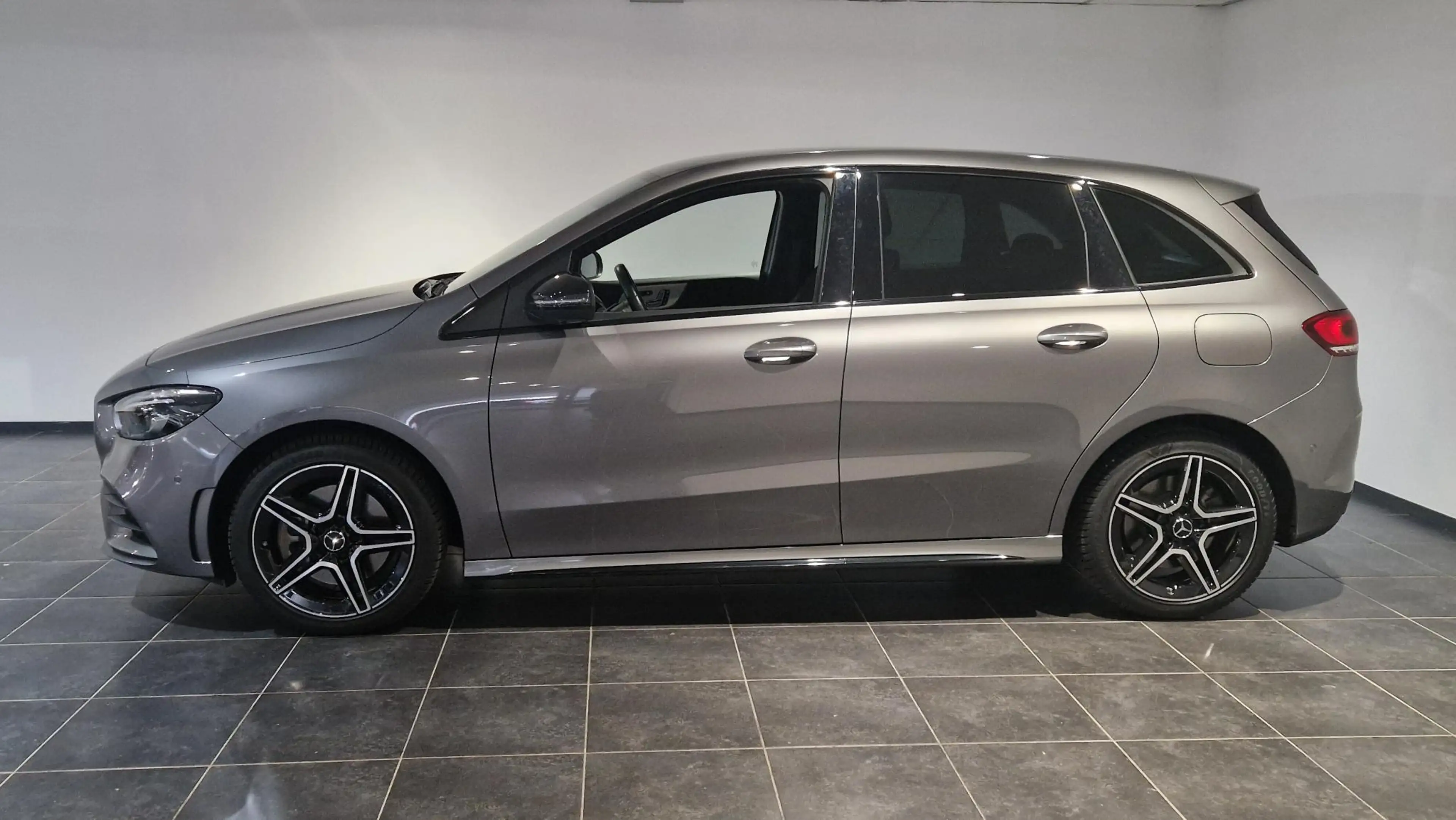 Mercedes-Benz B 250 e AMG Line Navigatie | Electrische stoelen met geh — photo 2