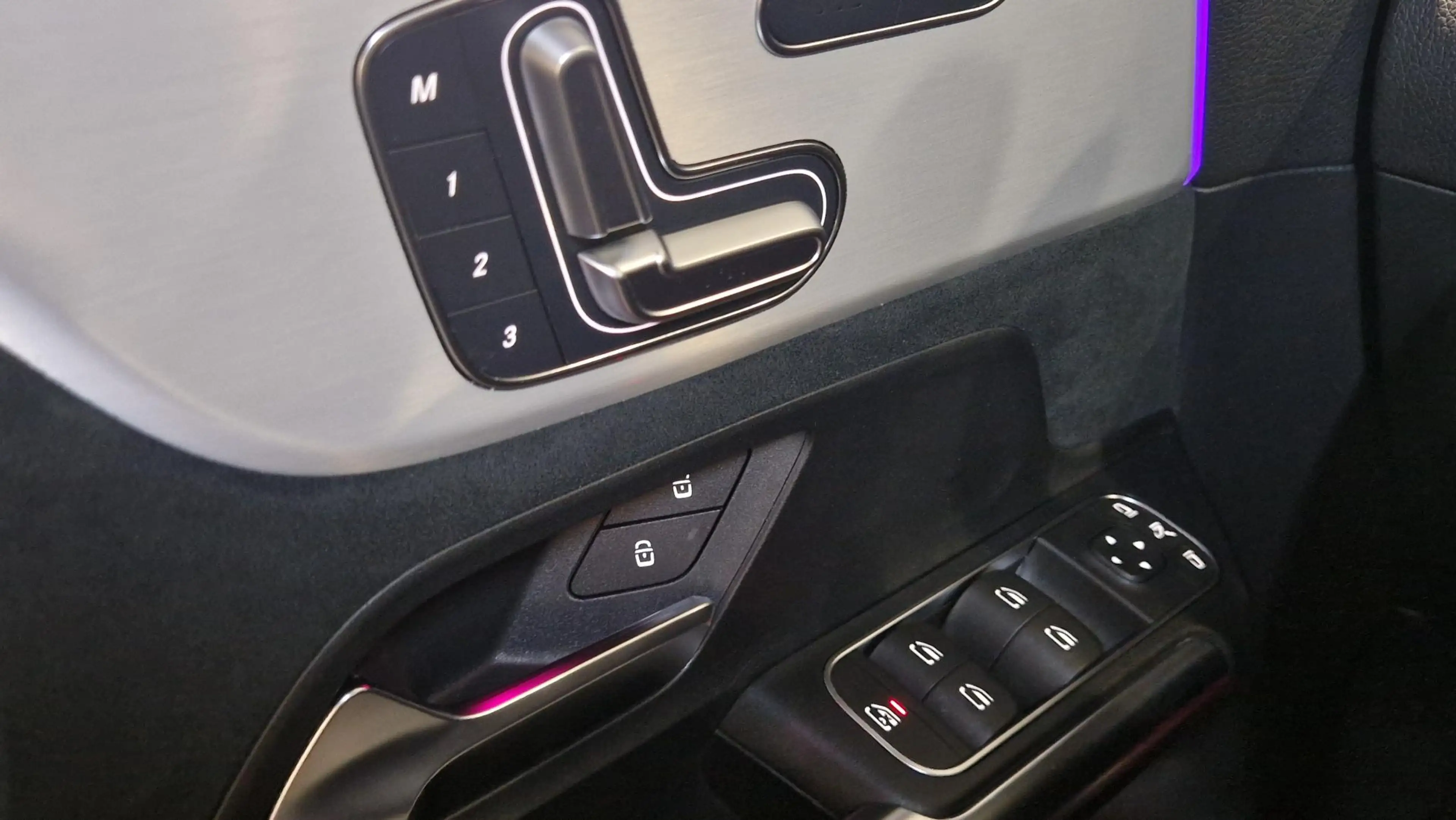 Mercedes-Benz B 250 e AMG Line Navigatie | Electrische stoelen met geh — photo 30