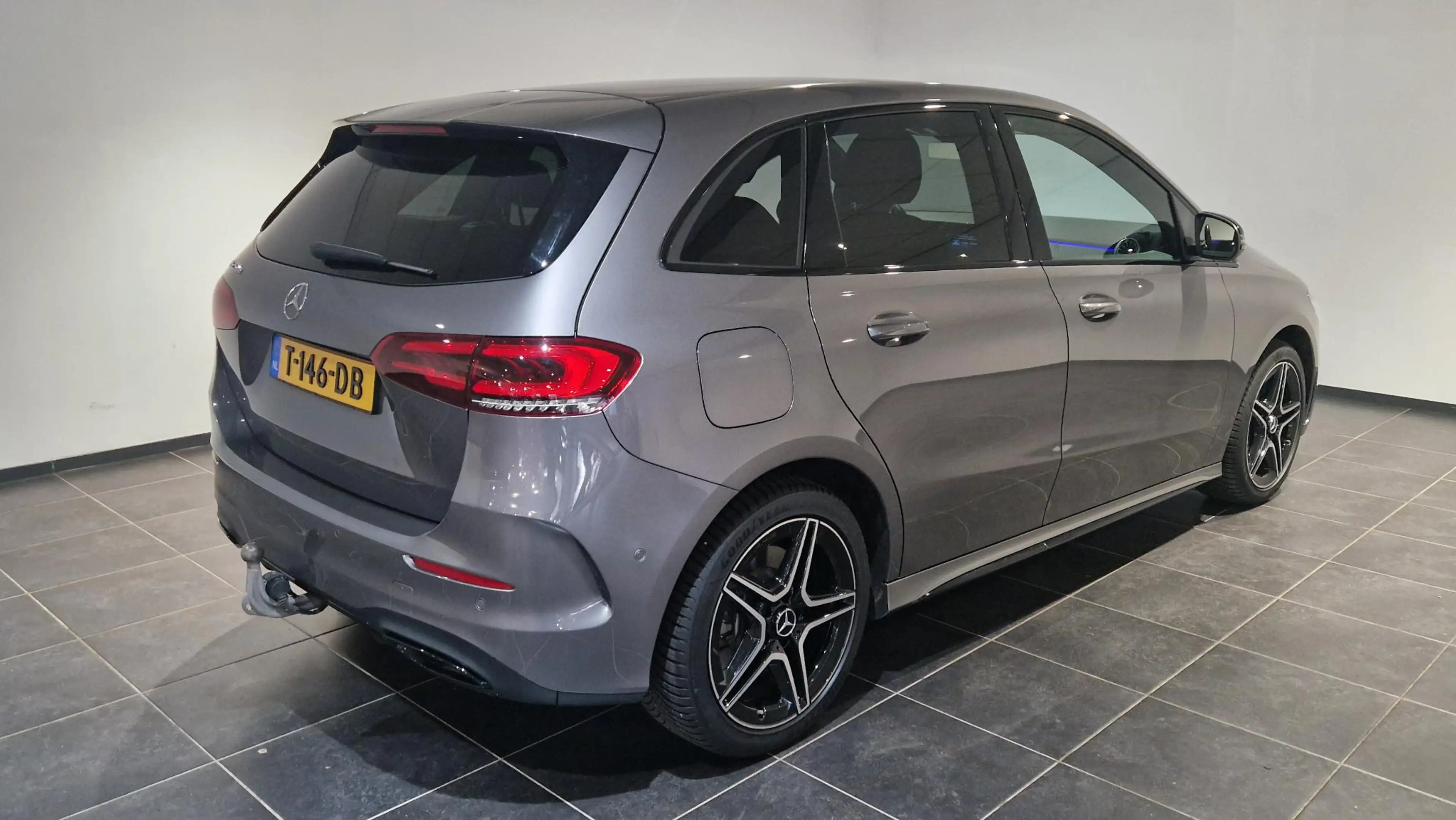 Mercedes-Benz B 250 e AMG Line Navigatie | Electrische stoelen met geh — photo 9