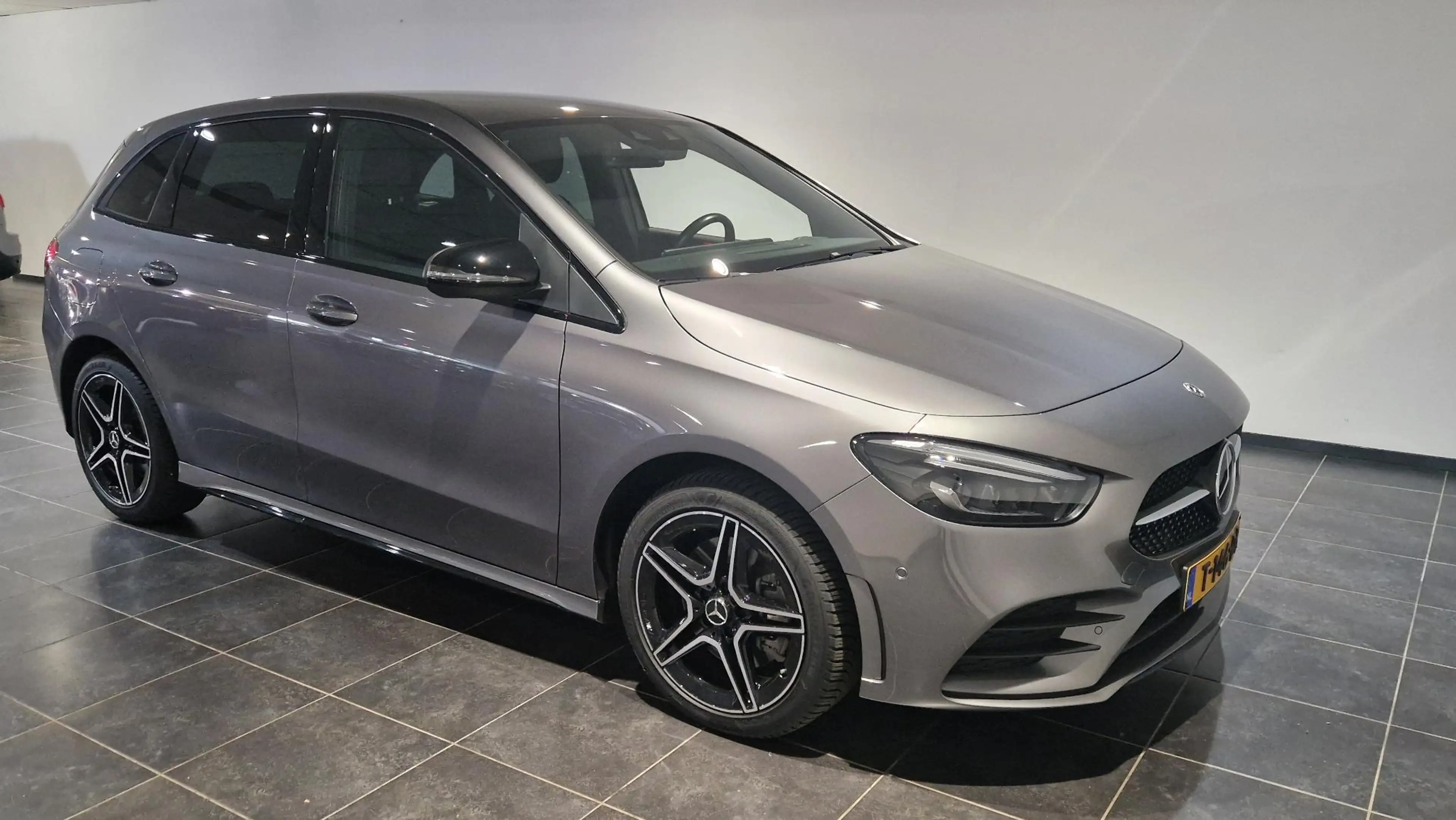 Mercedes-Benz B 250 e AMG Line Navigatie | Electrische stoelen met geh — photo 11