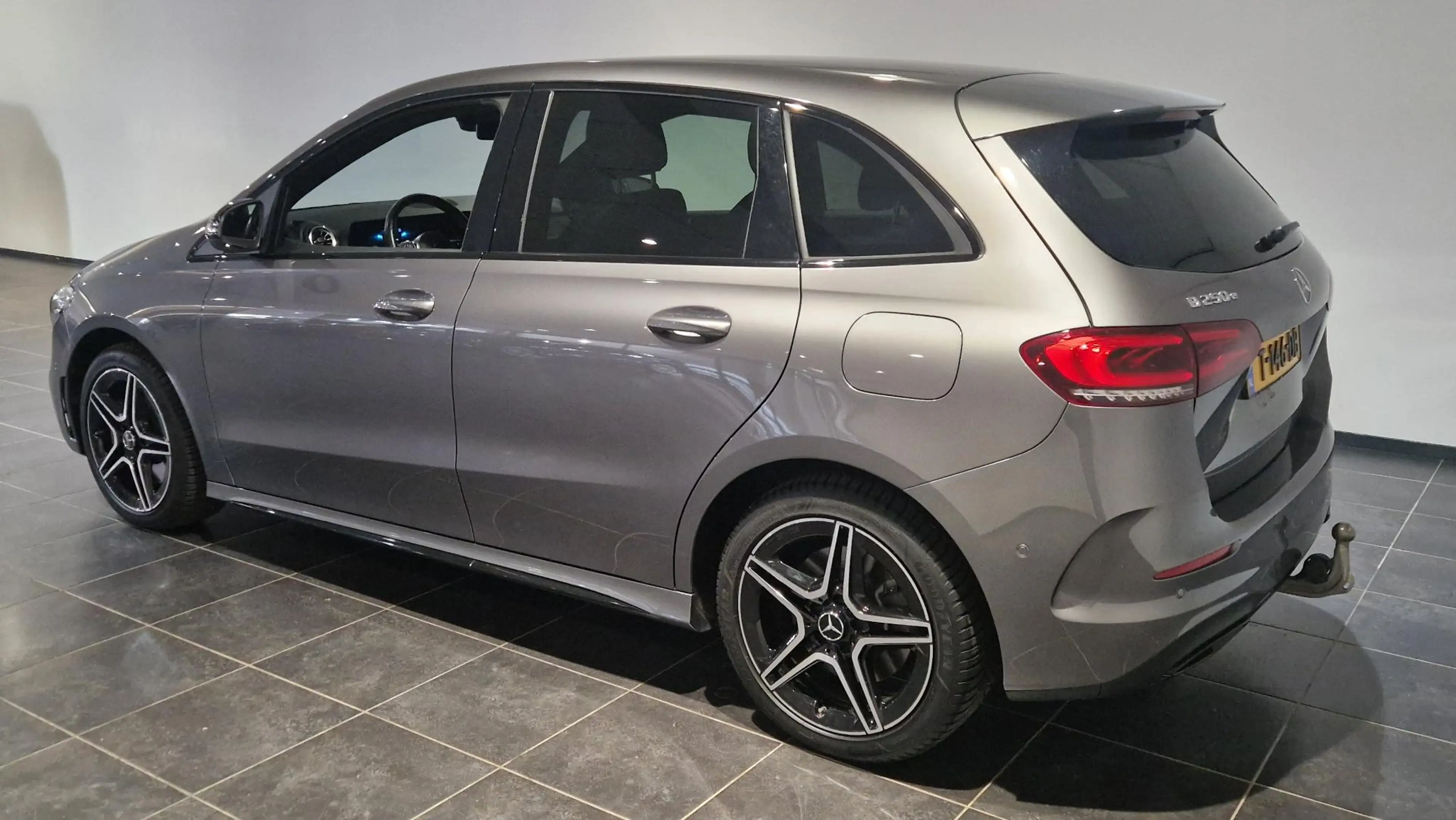 Mercedes-Benz B 250 e AMG Line Navigatie | Electrische stoelen met geh — photo 5
