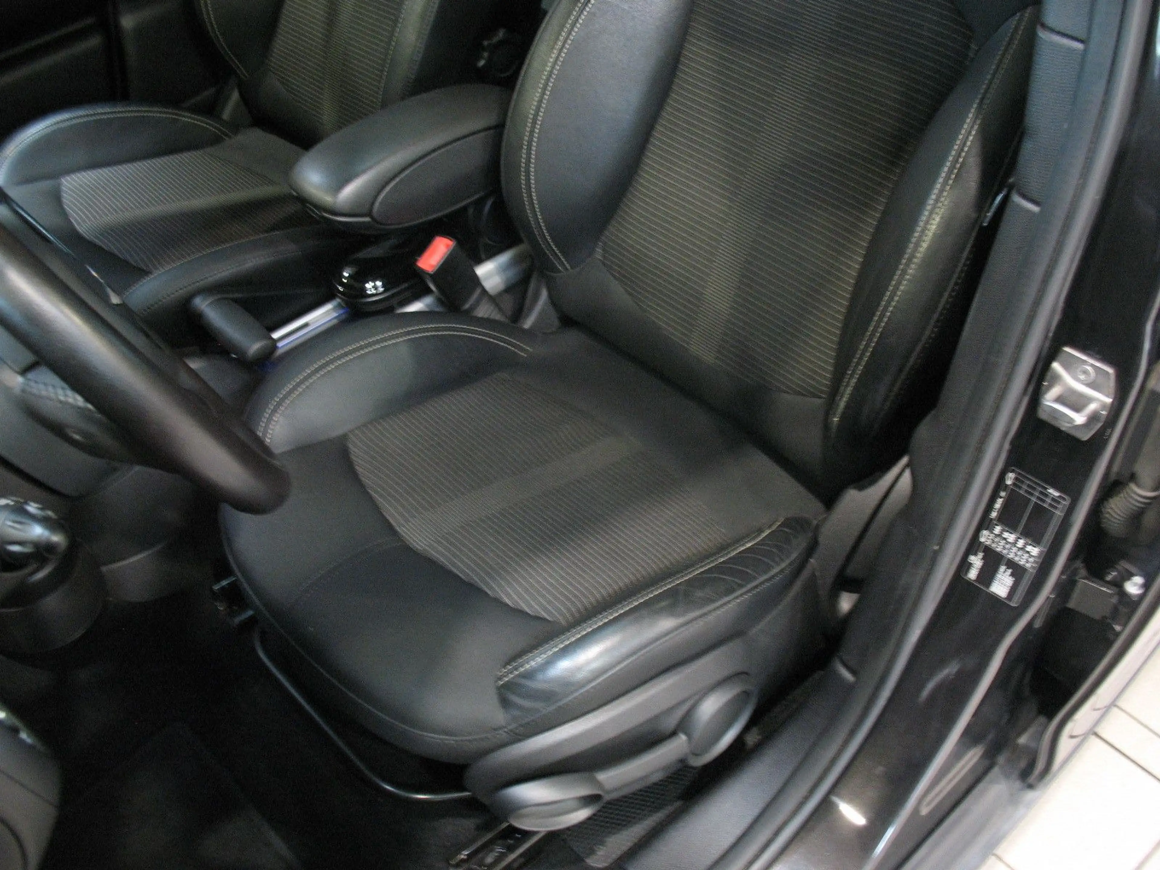 MINI Cooper D Countryman *XENON*NAVI*SHD* — photo 12