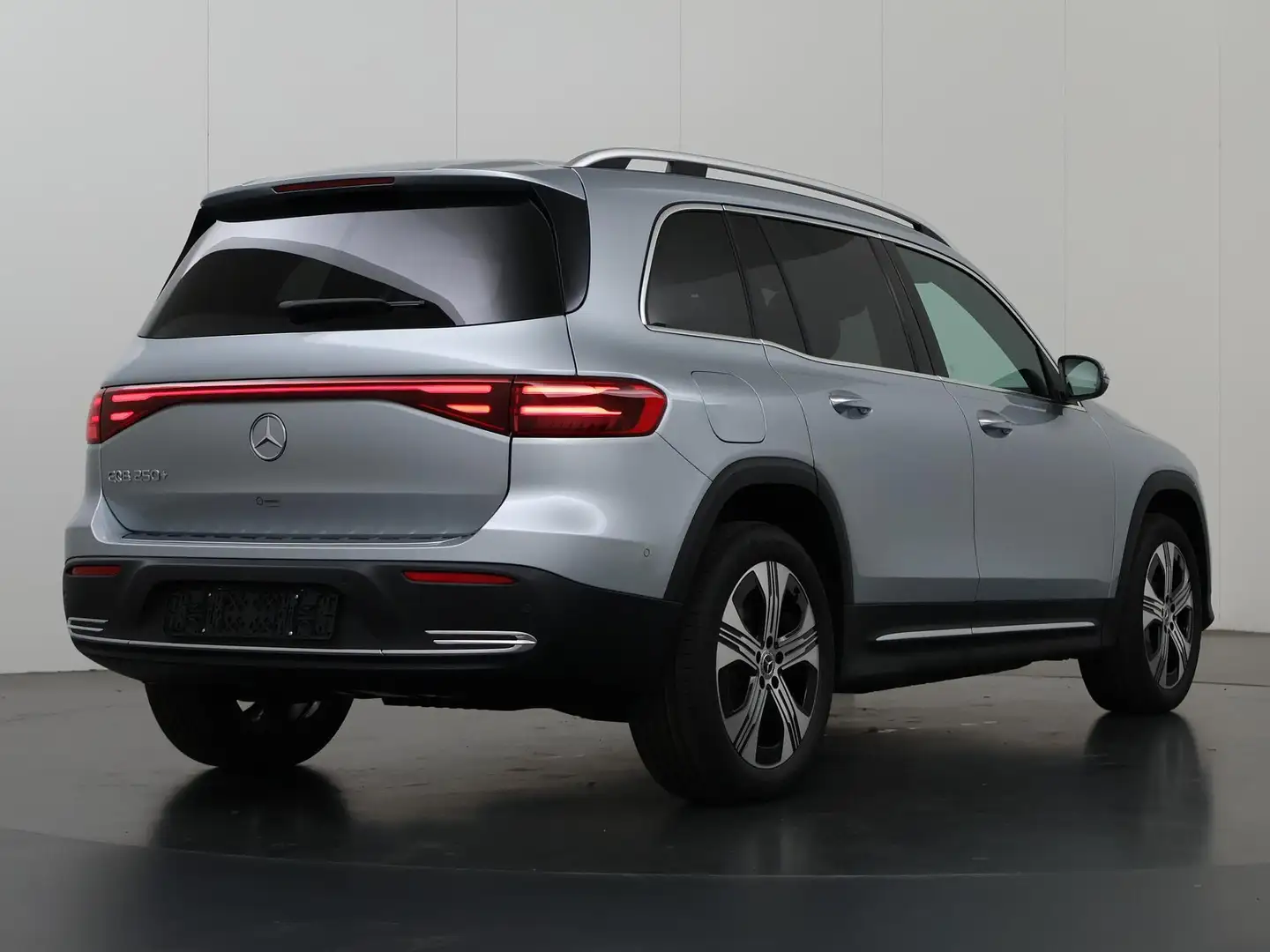 Mercedes-Benz EQB 250 250+ Luxury Line 71 kWh | Panoramdak | Sfeerverlic Zilver - 2