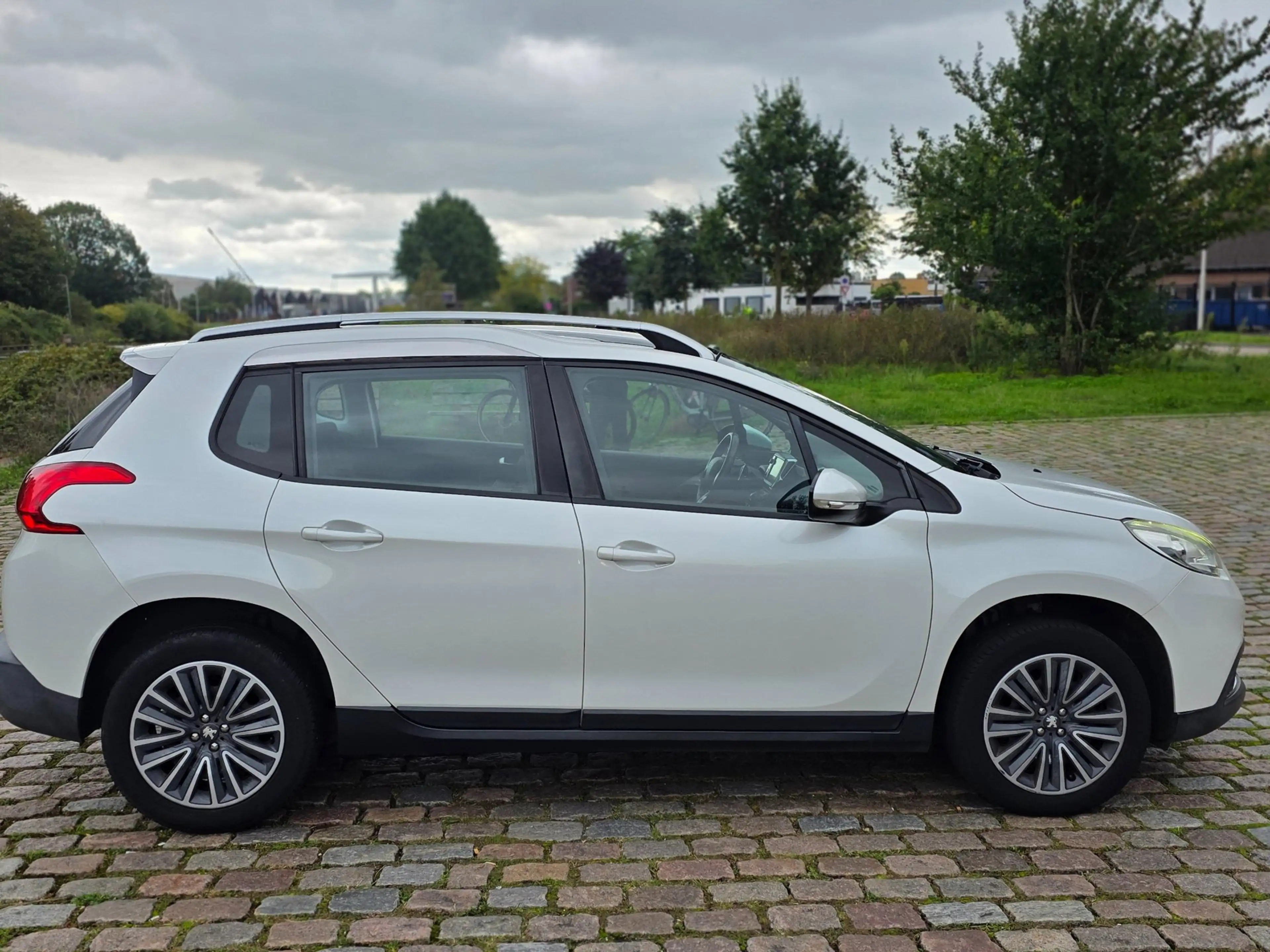 Peugeot 2008 1.2 PureTech Active Automaat panorama dak navigati — photo 8