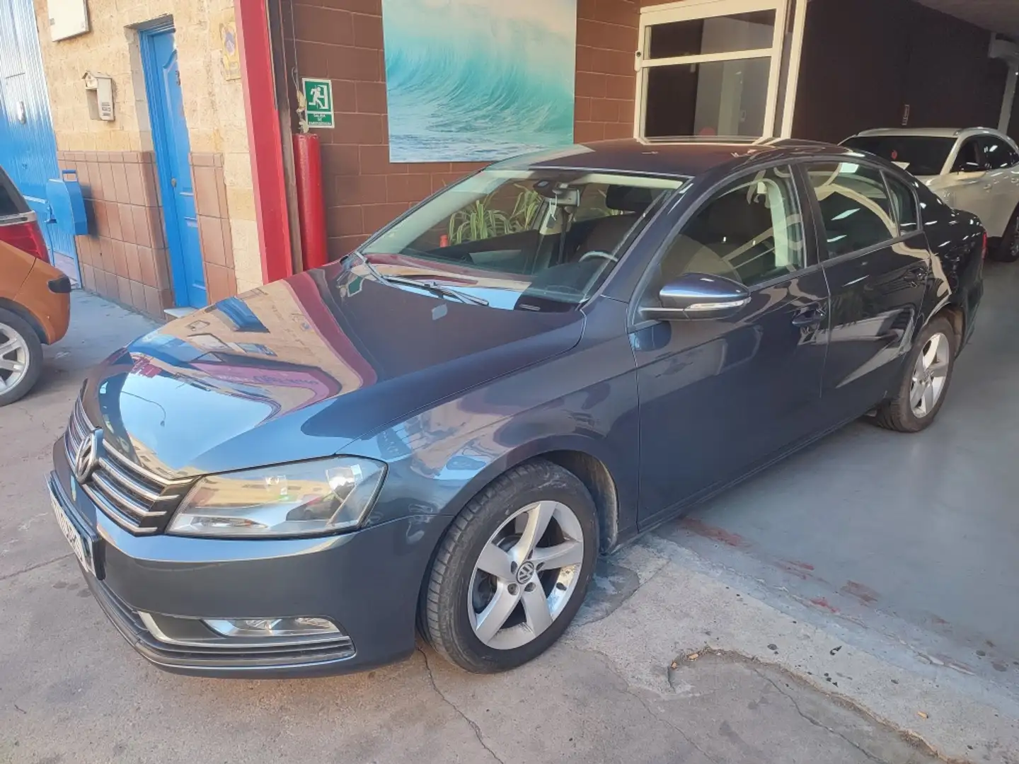 Volkswagen Passat 1.6TDI Business Edition BMT Gris - 2