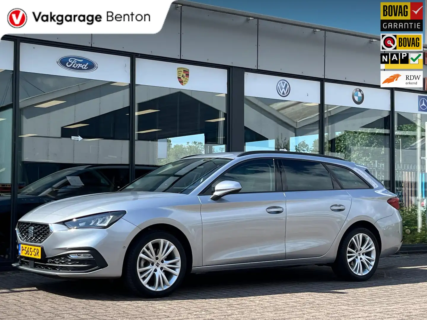 SEAT Leon Sportstourer 1.0 eTSI Style Business Intense | 17" Grijs - 1