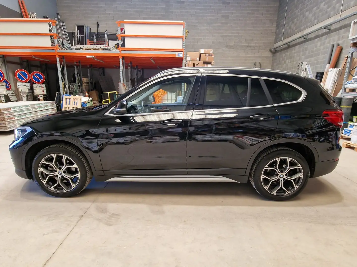 BMW X1 X1 F48 2019 sdrive18d xLine Plus auto Negru - 1