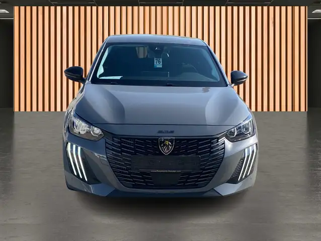 Peugeot 208 view 4