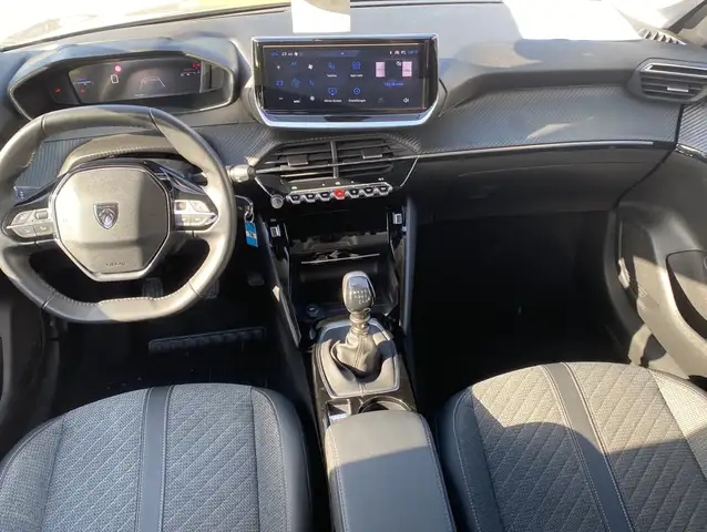 Peugeot 208 view 3