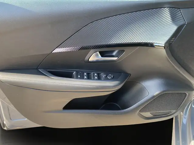 Peugeot 208 view 10