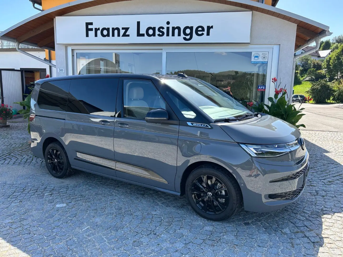 Volkswagen T7 Multivan VW T7 Multivan Edition ÜH eHybrid 180 kW 4M Grau - 1