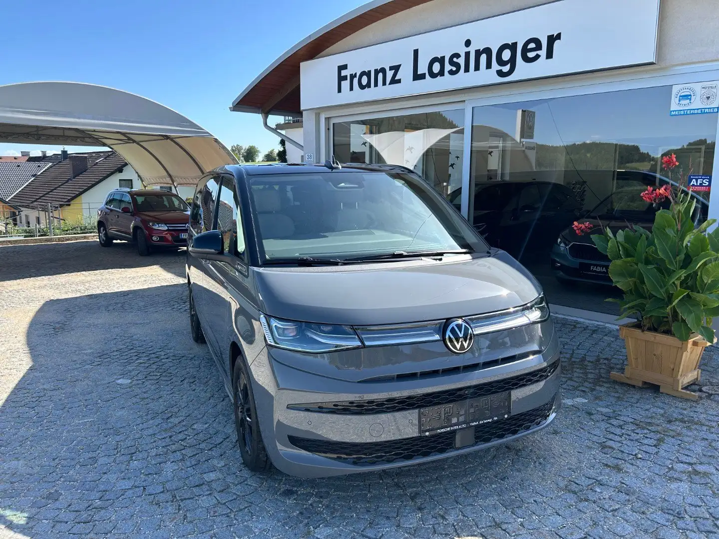 Volkswagen T7 Multivan VW T7 Multivan Edition ÜH eHybrid 180 kW 4M Grau - 2