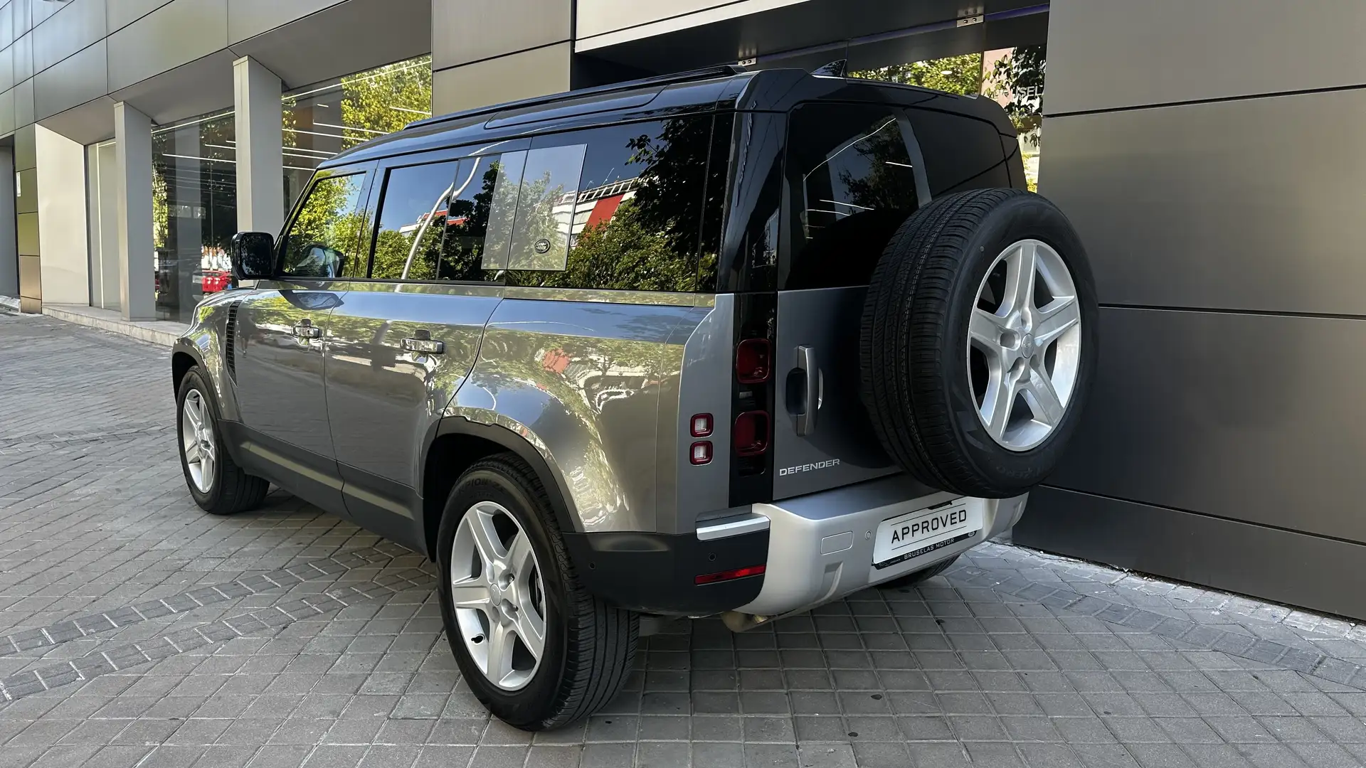 Land Rover Defender 110 3.0D l6 MHEV SE AWD Aut. 250 Gris - 2