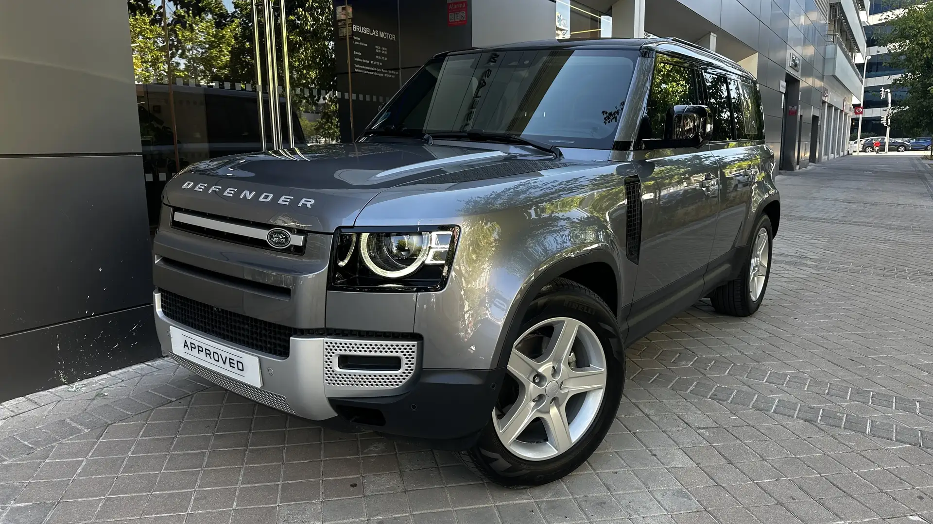 Land Rover Defender 110 3.0D l6 MHEV SE AWD Aut. 250 Gris - 1
